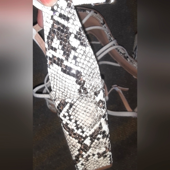 Shoedazzle size 10 canvas linen strap 4inch heels brand new never worn - Picture 7 of 7